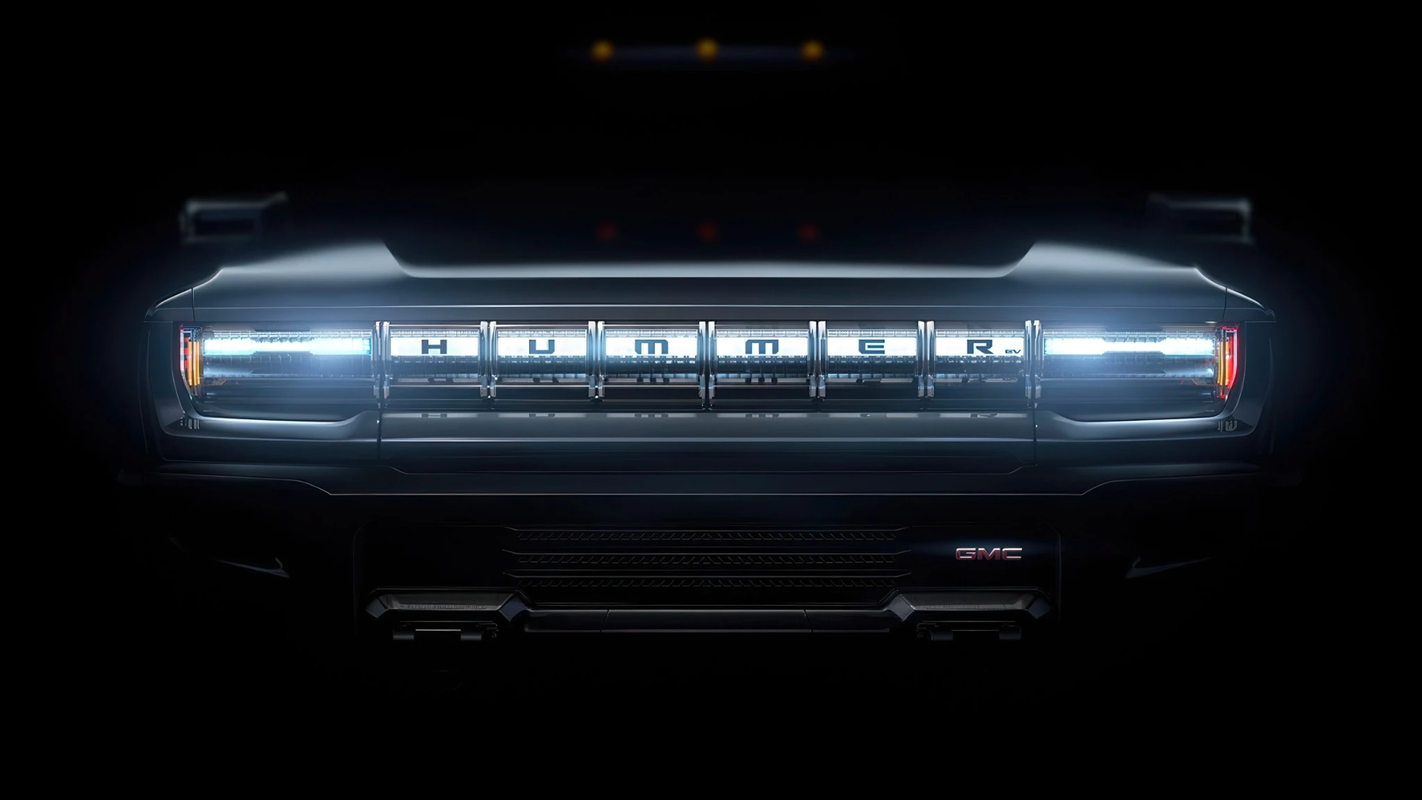 Illuminated front lighting and grille of the GMC HUMMER EV